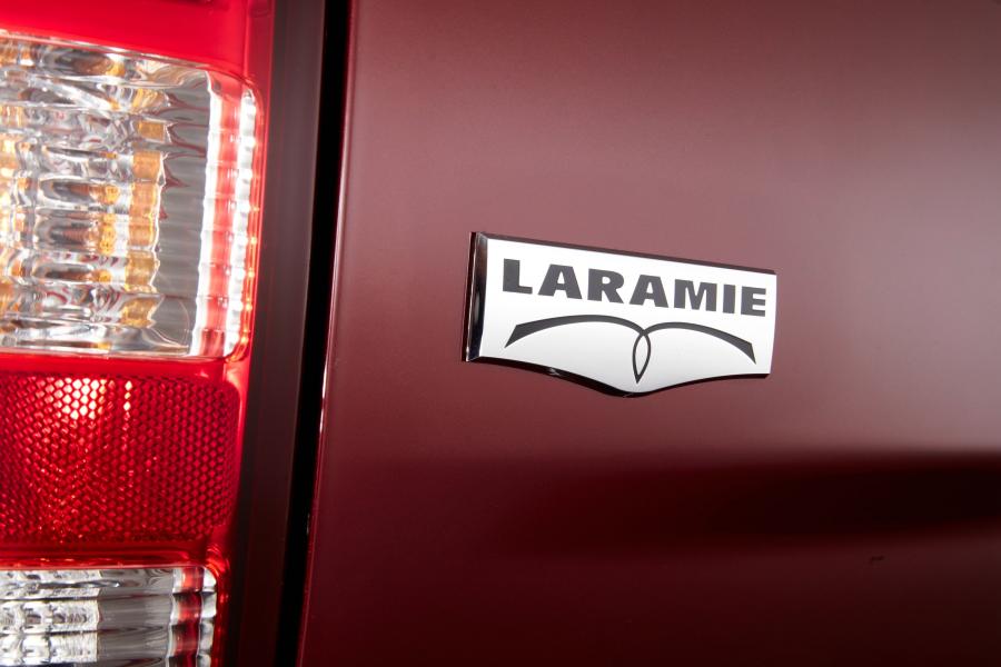 Логотип Ram 1500 Laramie Crew Cab (DS) 2018 года  (AU) (фото 13 из 52)